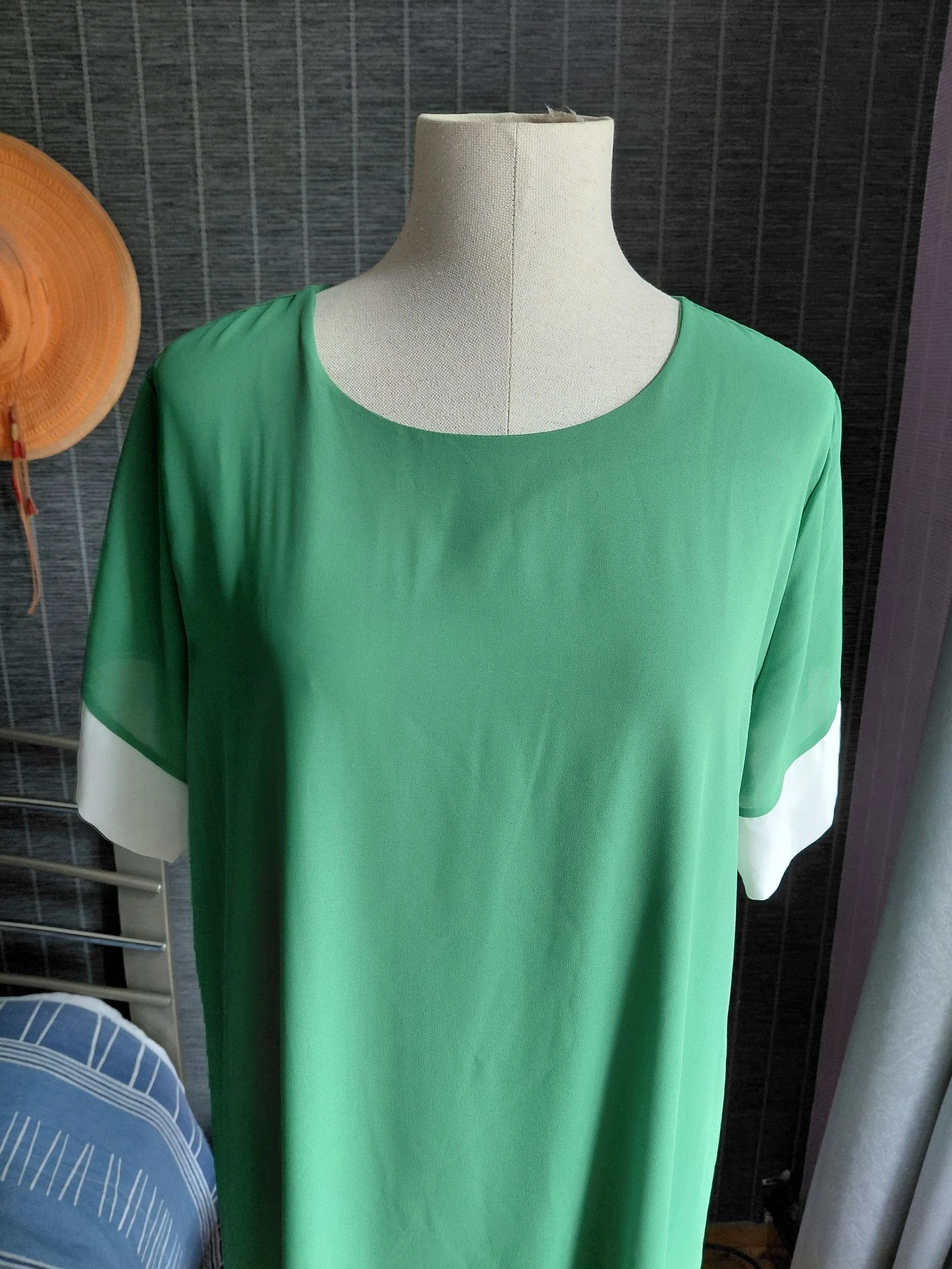 Muito bonito vestido de verão. Feminino. Tamanho U. – photo 2